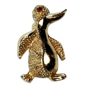 Vintage Gold Tone Penguin Red Rhinestone Eye Scatter Brooch Pin 1.25" Small